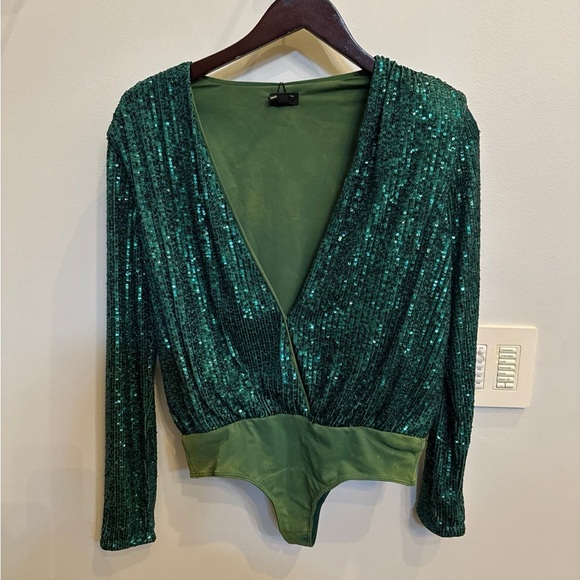 NBD NEW Emerald Sequin V-Neck Women's Top - Picture 2 of 5